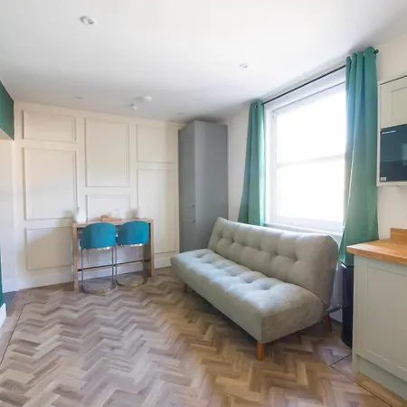 Newly Renovated Chandos Flat By Prescott דירה