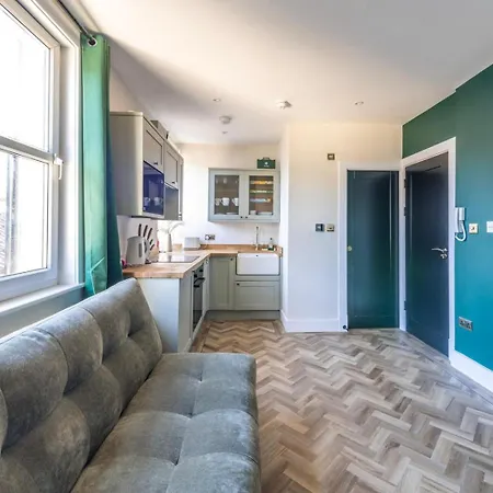 Newly Renovated Chandos Flat By Prescott בריסטול