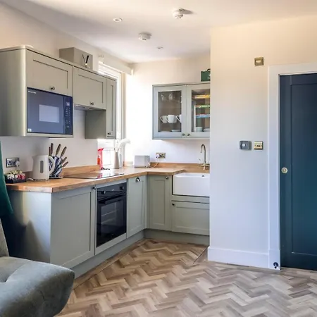 Modern Chandos Flat By Prescott Διαμέρισμα