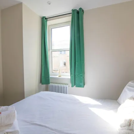 Luxury Chandos Flat By Prescott Apartments