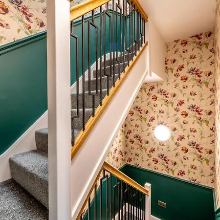 Luxury Chandos Flat By Prescott Apartments