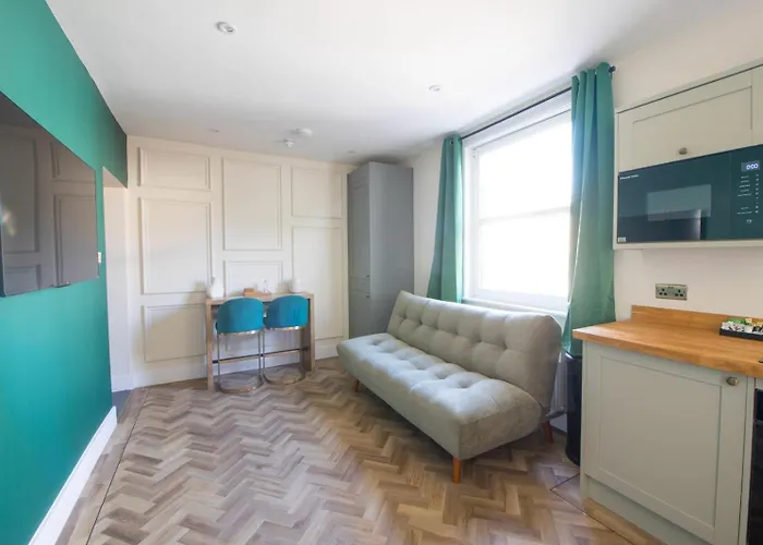 Newly Refurbished Chandos Flat By Prescott Apartment