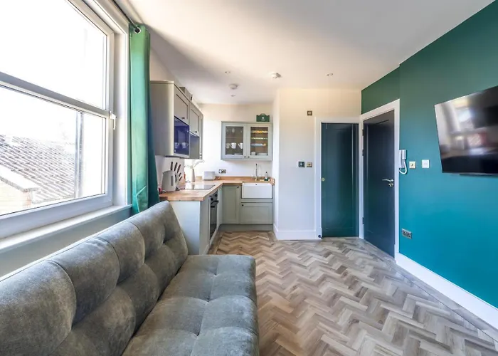 Newly Refurbished Chandos Flat By Prescott Bristol