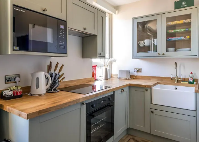 Newly Refurbished Chandos Flat By Prescott *