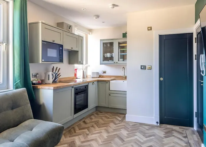 Newly Refurbished Chandos Flat By Prescott Апартаменти