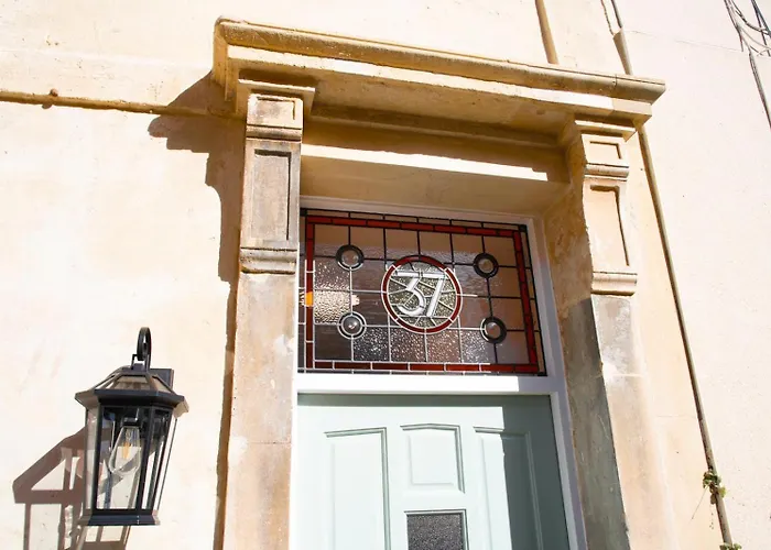 Apartment Newly Refurbished Chandos Flat By Prescott Bristol