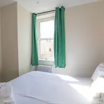 Newly Renovated Chandos Flat By Prescott