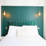 Newly Renovated Chandos Flat By Prescott