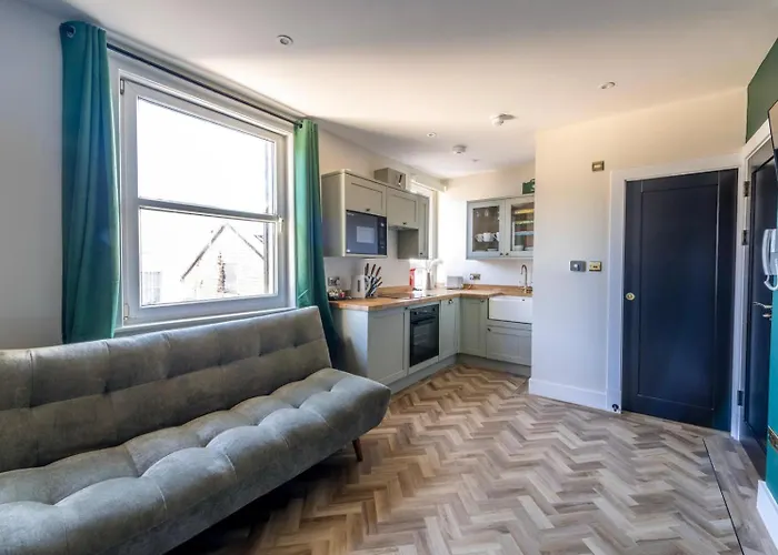 Newly Renovated Chandos Flat By Prescott *