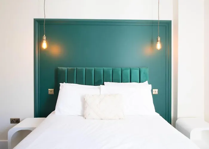 Newly Renovated Chandos Flat By Prescott